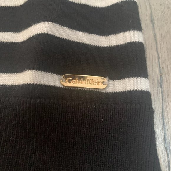 CALVIN KLEIN BLACK/WHITE STRIPE PULL-OVER V-NECK SWEATER MEDIUM-EUC - Picture 8 of 10